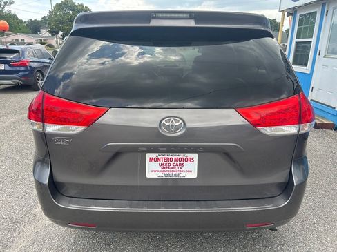 Used 2011 Toyota Sienna FWD image 4