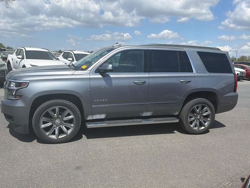 Used 2019 Chevrolet Tahoe LT w/ LT Signature Package image 2