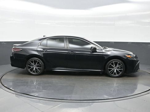 Used 2024 Toyota Camry SE FWD image 7