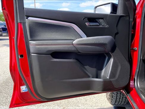 Used 2025 Chevrolet Colorado Z71 w/ Technology Package image 21