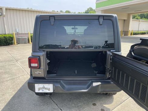 Used 2018 Jeep Wrangler Unlimited Sport AWD/4WD image 10