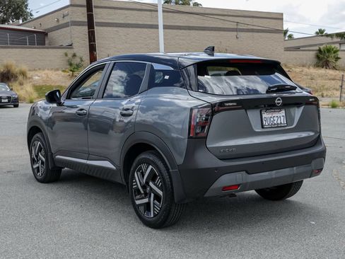 Used 2025 Nissan Kicks SV FWD image 6