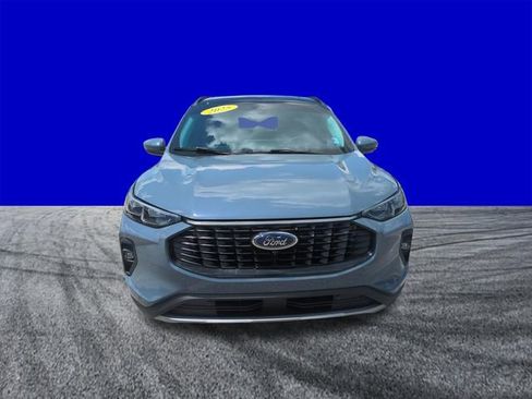 Certified 2025 Ford Escape Platinum w/ Premium Technology Package FWD image 9