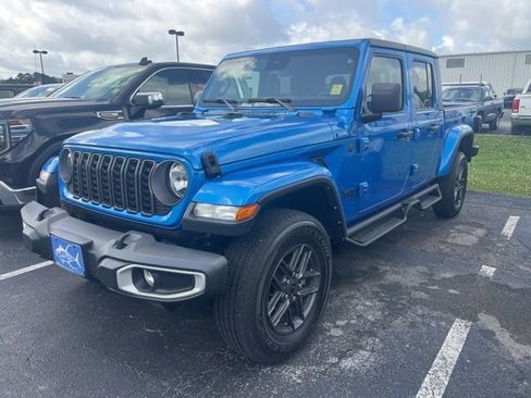 Used 2024 Jeep Gladiator Sport AWD/4WD image 1