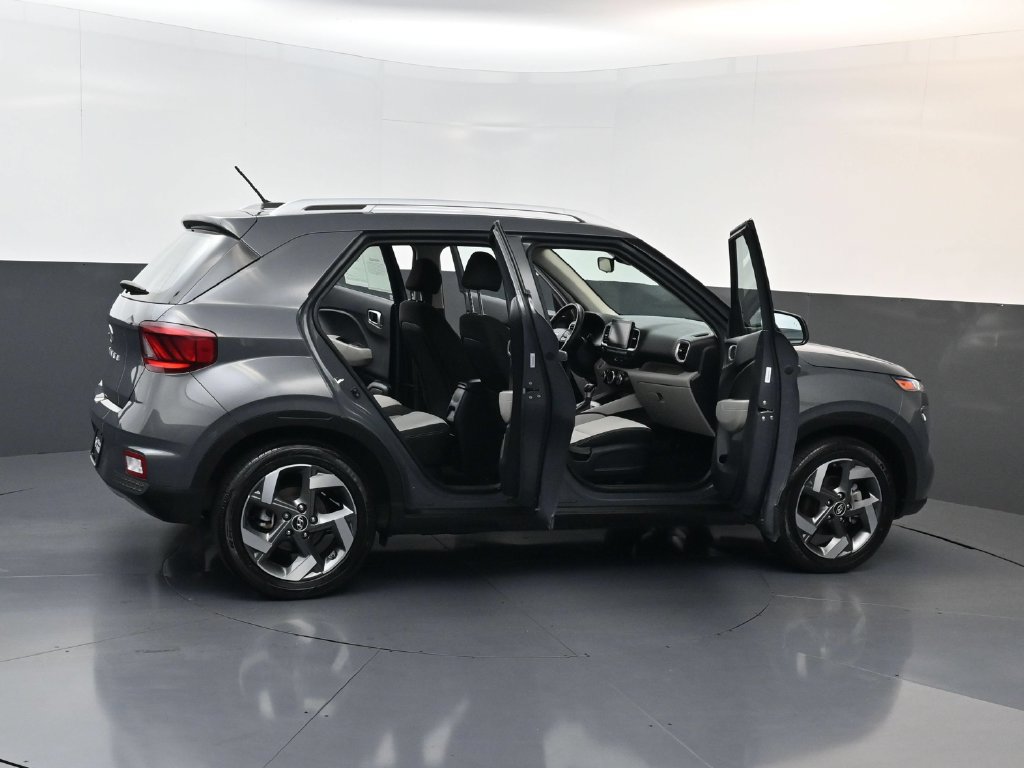 Certified 2025 Hyundai Venue SEL FWD image 30