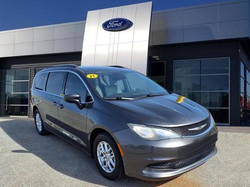 Used 2021 Chrysler Voyager Lxi FWD image 1