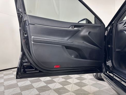 Used 2022 Toyota Camry LE image 23