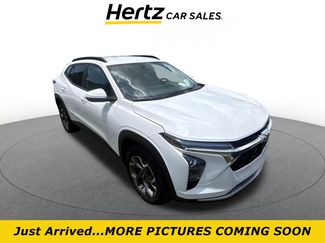 Used 2025 Chevrolet Trax LT FWD video 1
