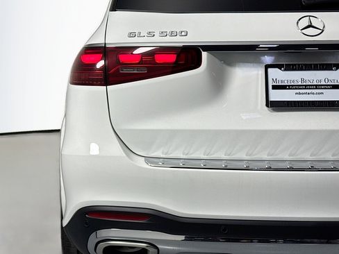 Used 2025 Mercedes-Benz GLS 580 4MATIC image 15