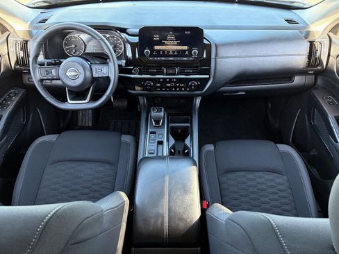 Used 2023 Nissan Pathfinder SV image 16