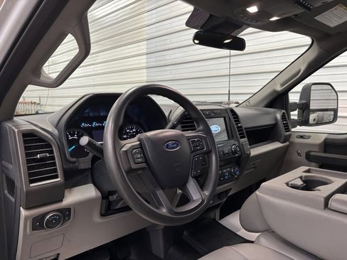 Used 2022 Ford F250 XL w/ Power Equipment Group image 10