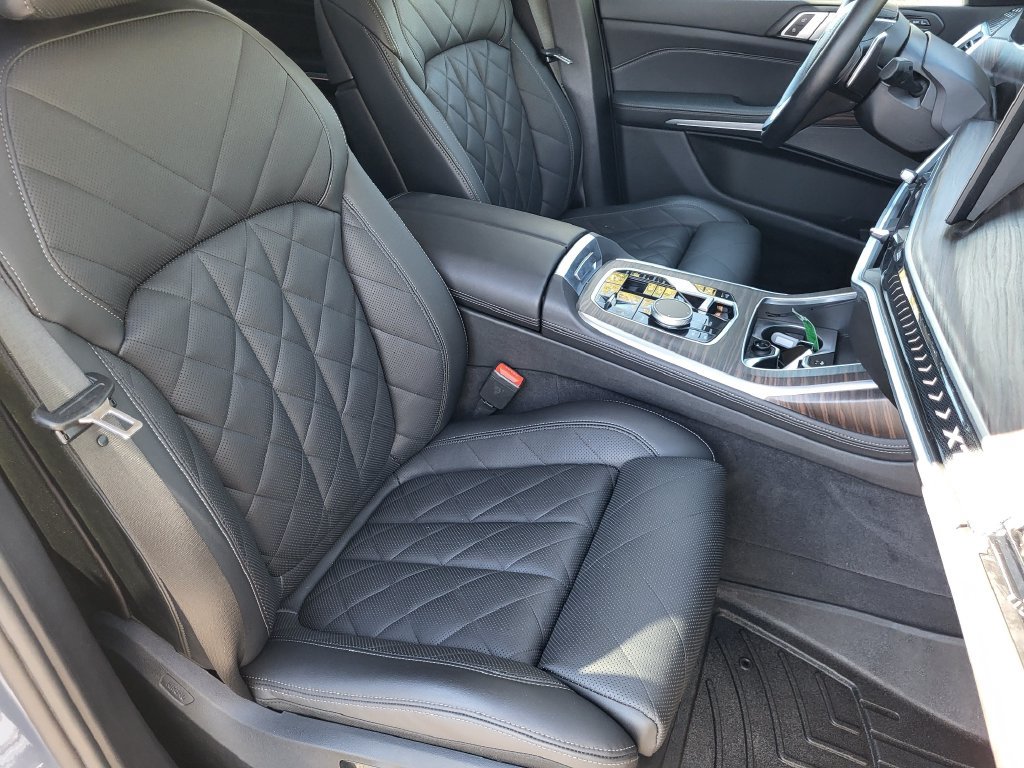 Used 2024 BMW X7 xDrive40i w/ Premium Package AWD/4WD image 26