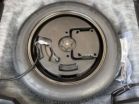 Used 2023 Nissan Rogue SV image 35