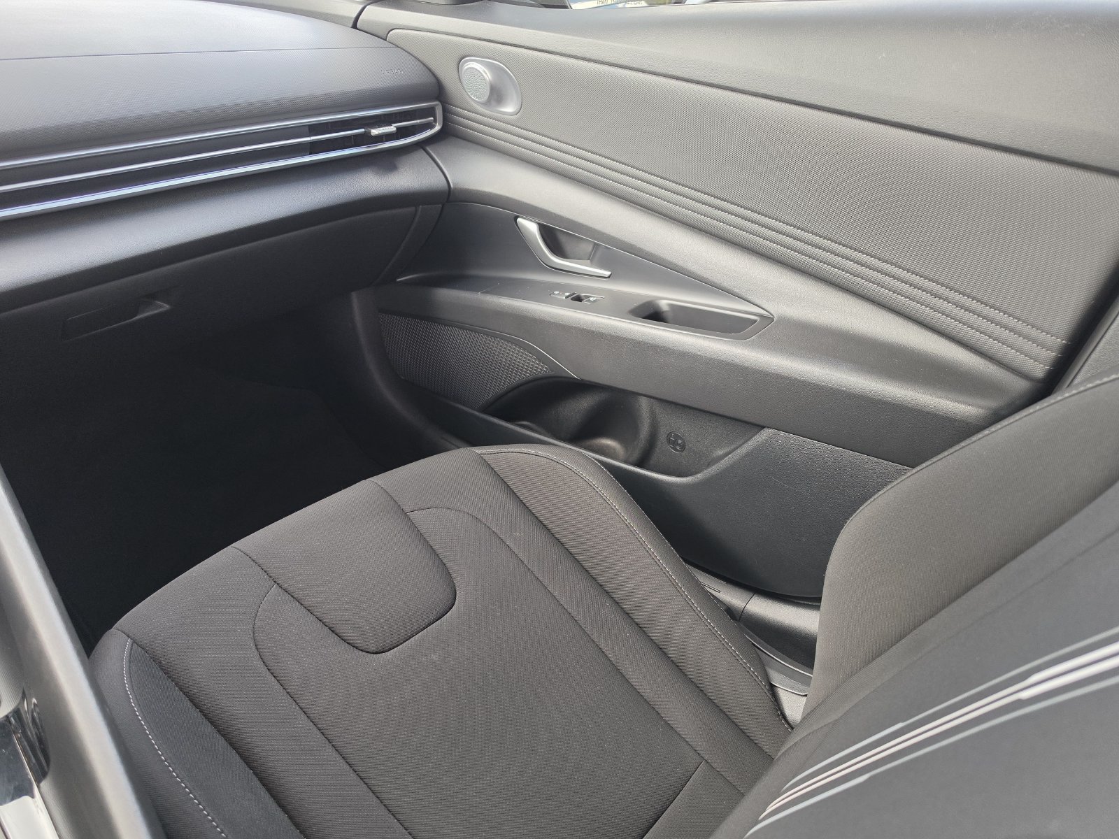 Used 2024 Hyundai Elantra SEL w/ Convenience Package FWD image 20