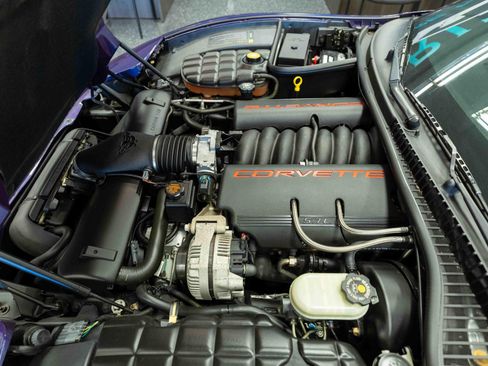 Used 1998 Chevrolet Corvette Convertible w/ Memory Pkg RWD image 13