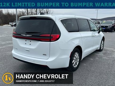 Used 2024 Chrysler Pacifica Touring-L image 3