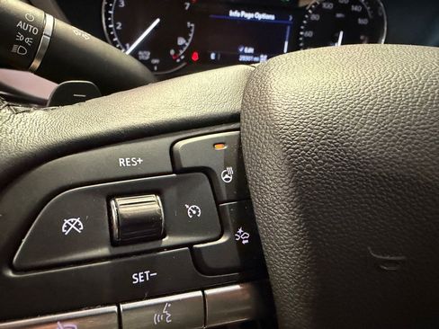 Used 2023 Cadillac XT4 Luxury w/ Cold Weather Package AWD/4WD image 33