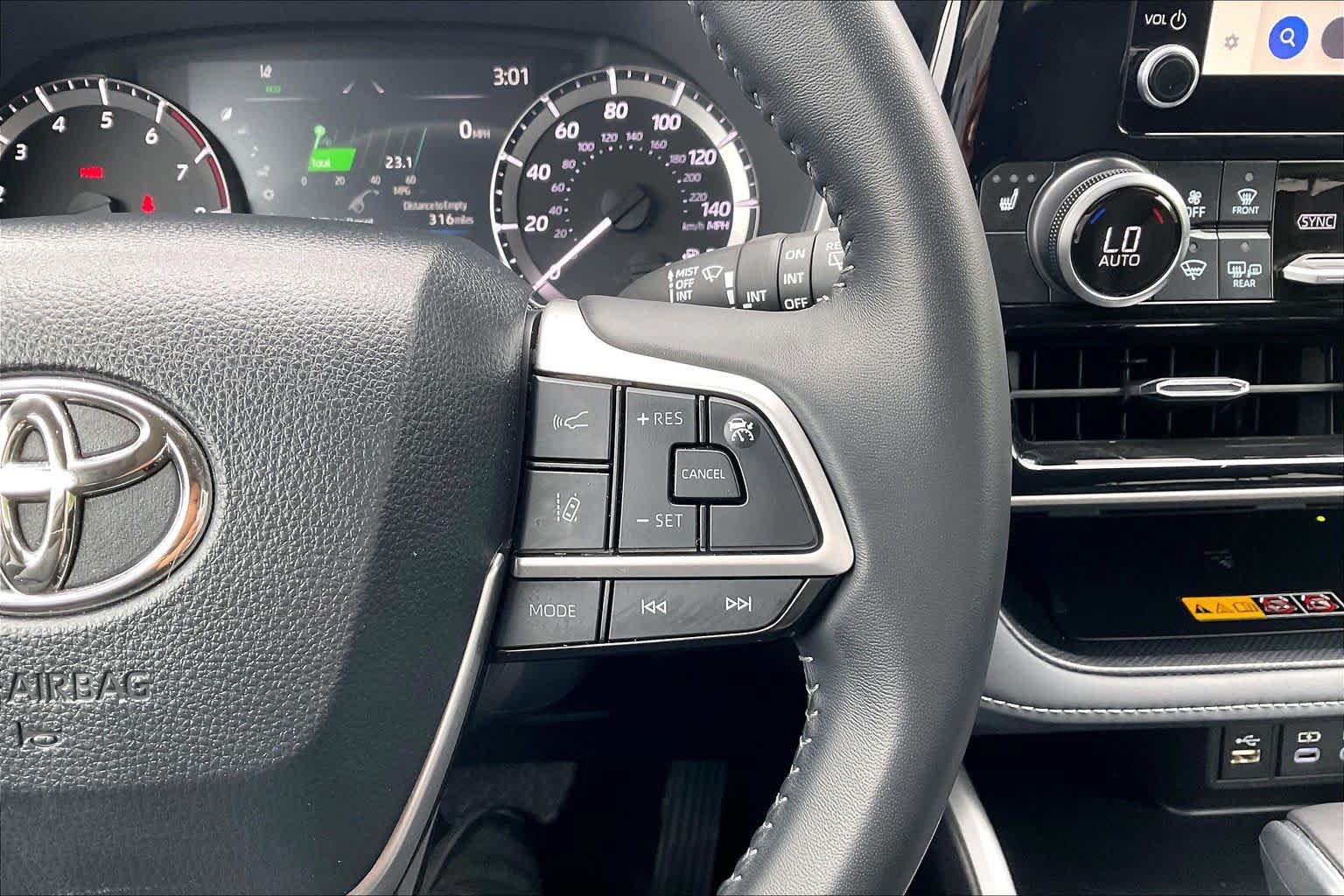 Used 2026 Toyota Highlander XLE AWD/4WD image 24