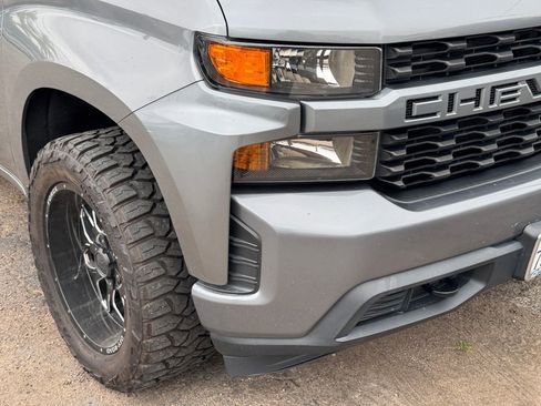 Used 2020 Chevrolet Silverado 1500 Custom w/ Custom Value Package RWD image 2