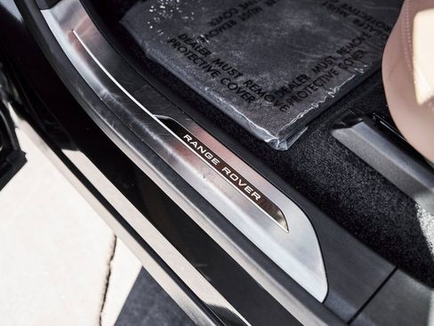 Used 2025 Land Rover Range Rover Long Wheelbase SE image 35