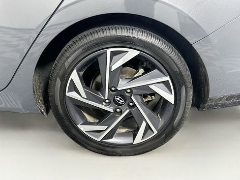 Used 2024 Hyundai Elantra Limited image 11