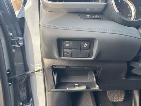 Certified 2024 Toyota Highlander XLE image 46