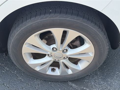 Used 2015 Kia Soul + FWD image 11