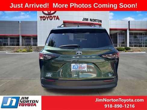 Used 2025 Toyota Sienna XLE FWD image 4