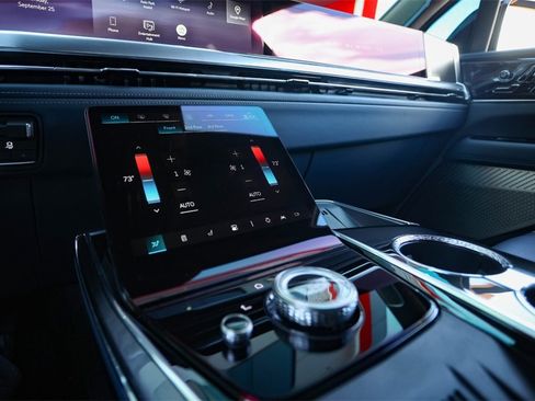 Used 2025 Cadillac Escalade IQ Sport 2 w/ LPO, ONYX Package image 33