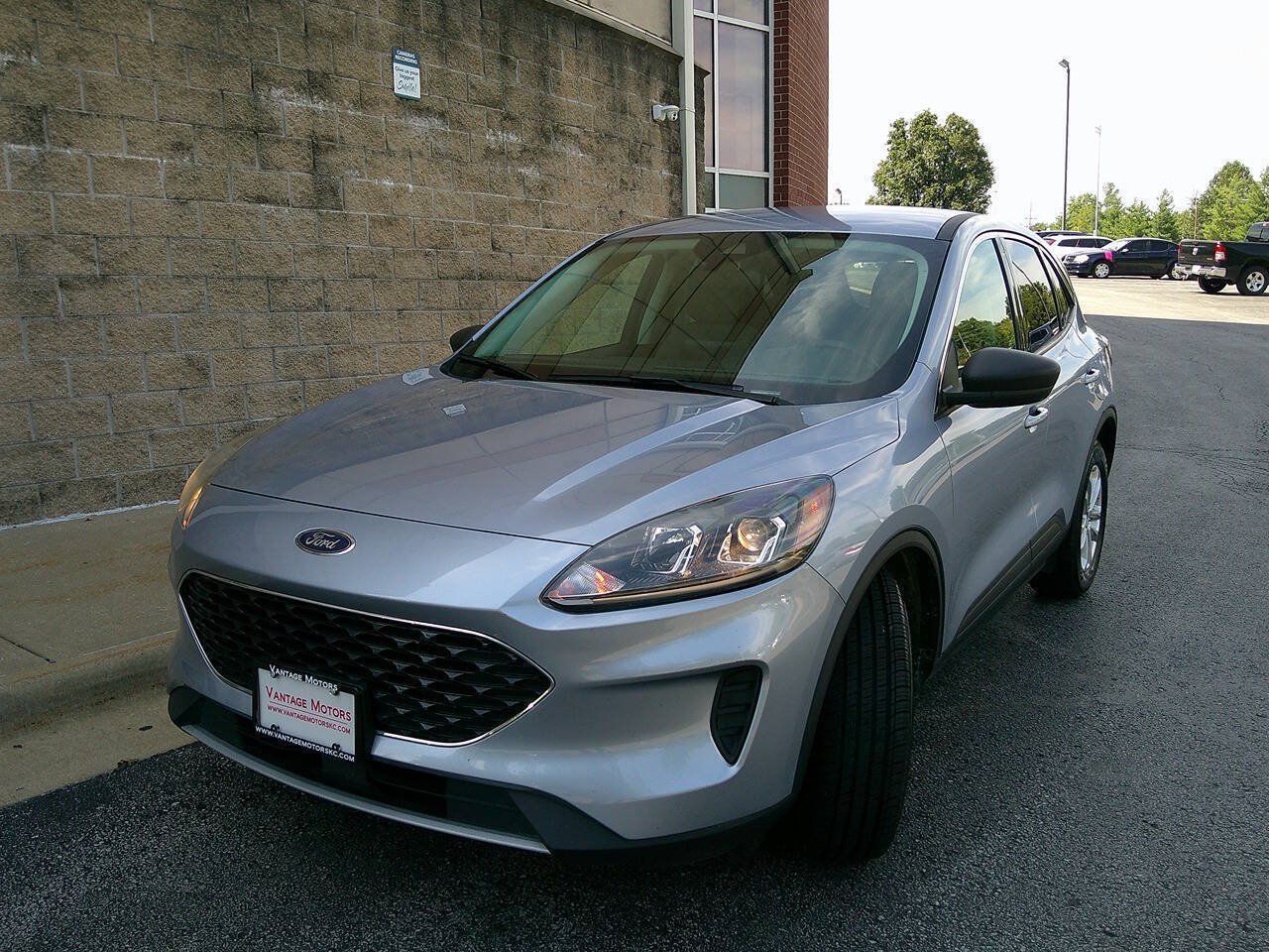 Used 2022 Ford Escape SE FWD image 2