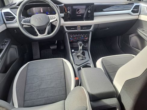 Used 2025 Volkswagen Taos SE image 22