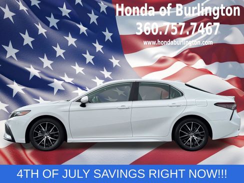 Used 2023 Toyota Camry SE w/ Cold Weather Package FWD image 3