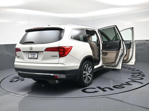 Used 2016 Honda Pilot Touring image 27