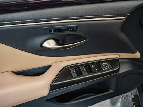 Used 2019 Lexus ES 350 w/ Premium Package FWD image 18