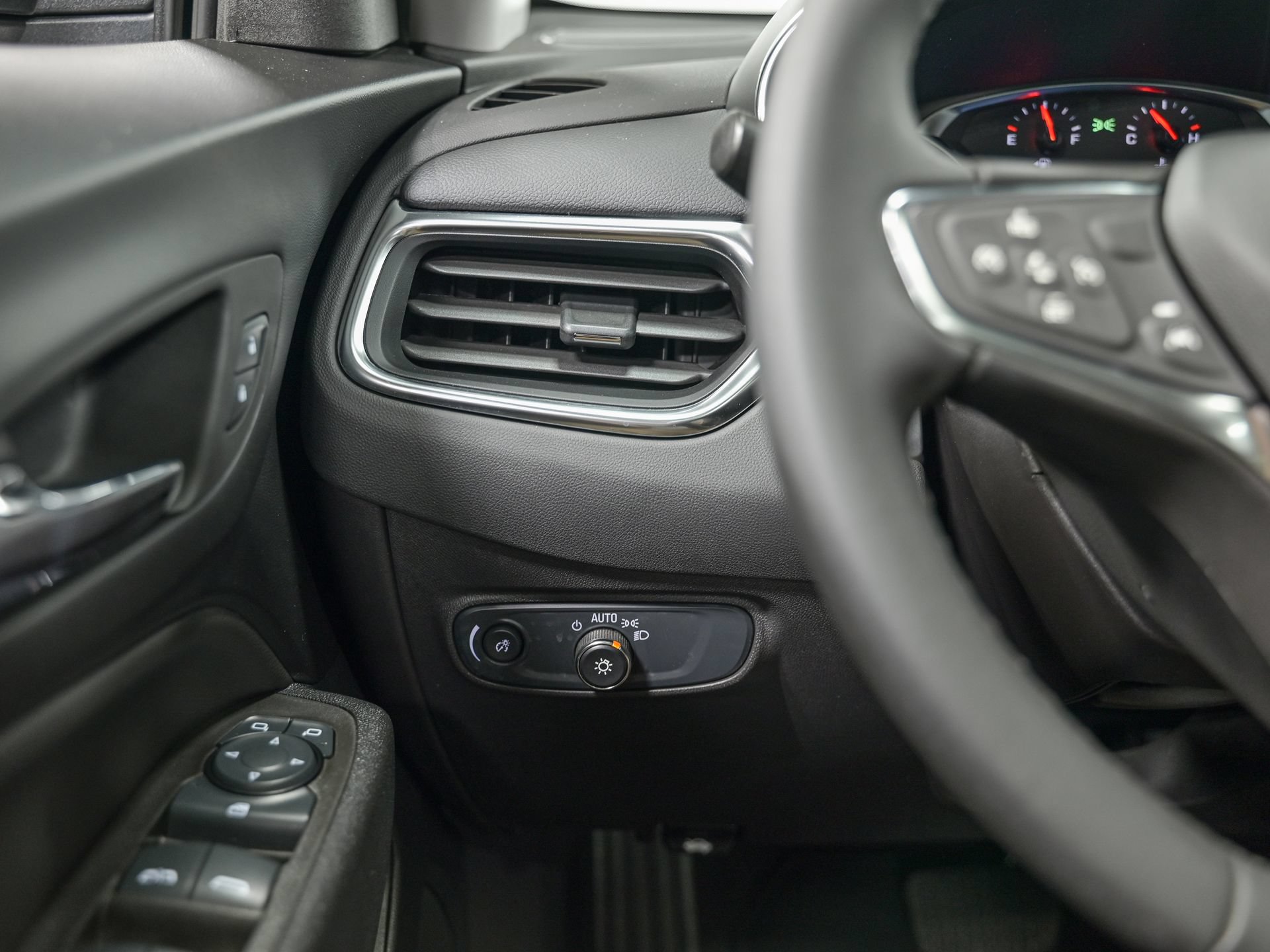 Used 2024 Chevrolet Equinox LT AWD/4WD image 18