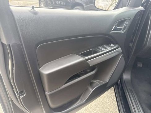 Used 2022 Chevrolet Colorado LT w/ Safety Package image 22