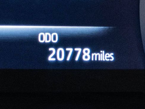 Used 2023 Toyota Highlander XLE AWD/4WD image 17