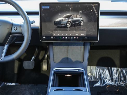 Used 2024 Tesla Model Y Long Range AWD/4WD image 12