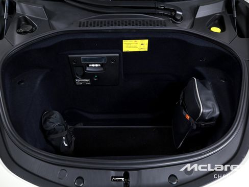 Used 2025 McLaren Artura Spider image 17