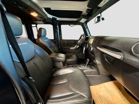 Used 2015 Jeep Wrangler Unlimited Rubicon image 27