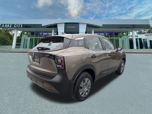 Used 2025 Nissan Kicks S image 4