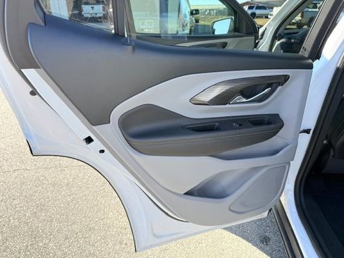 Used 2023 GMC Terrain SLT w/ Infotainment Package II image 14