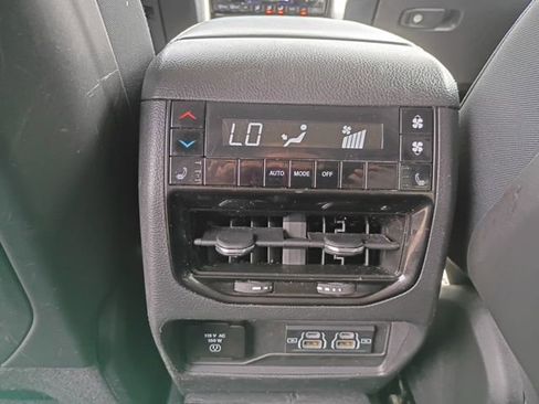 Used 2023 Jeep Grand Cherokee L Limited AWD/4WD image 21