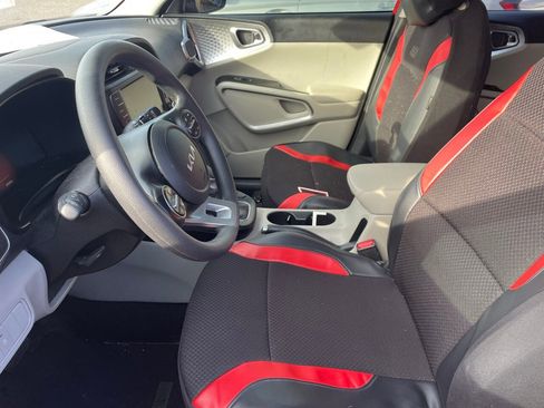 Used 2023 Kia Soul LX w/ LX Technology Package image 5