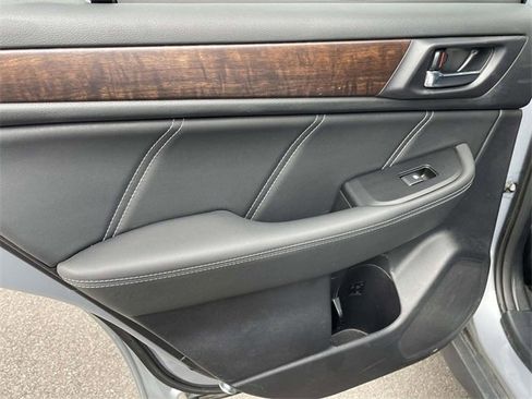 Used 2018 Subaru Outback 2.5i Limited image 7