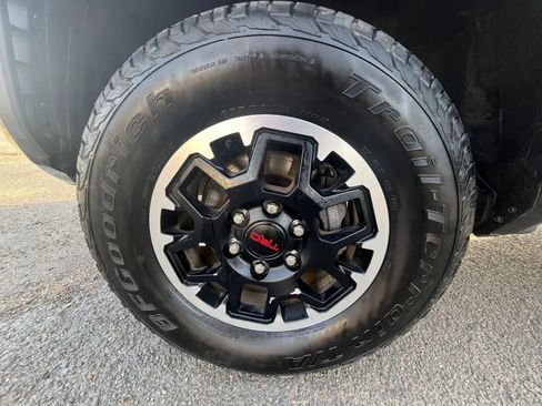 Used 2025 Toyota Tacoma TRD Off-Road AWD/4WD image 28