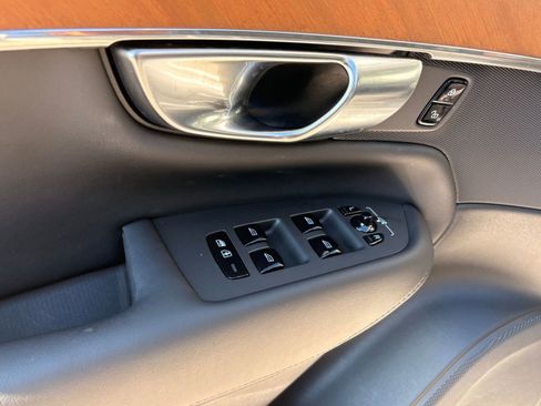 Certified 2025 Volvo XC90 B6 Plus image 12