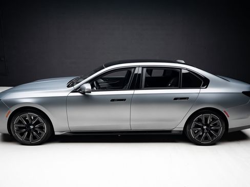 Used 2023 BMW 760i xDrive w/ Executive Package AWD/4WD image 17
