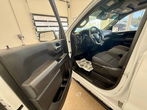 Used 2023 Chevrolet Silverado 1500 Custom AWD/4WD image 14