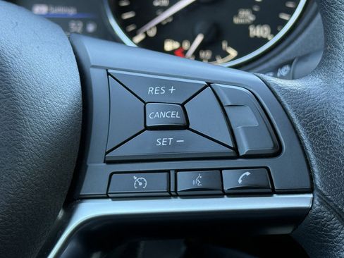 Used 2019 Nissan Rogue Sport S image 13